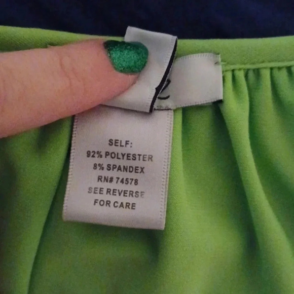 🌺Nice green color top with cold sholder sleeves - Picture 7 of 8